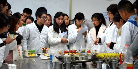 以主題教育為契機，深化工程技術創新，驅動教學科研協同改革